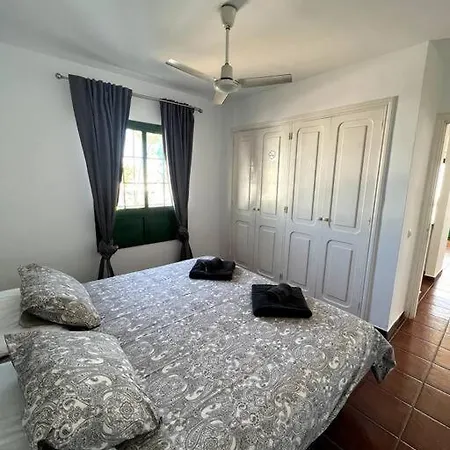 Apartment Casa Breen - Spacious 1 Bedroom In Matagorda With Communal Pool Tias